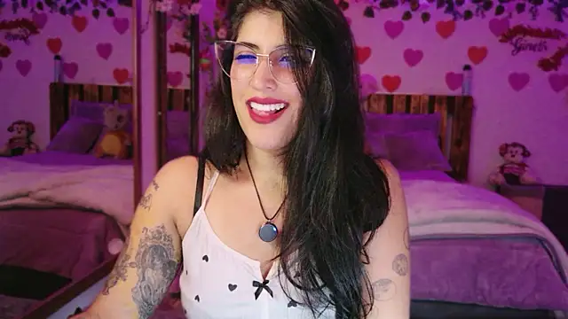 Chat +18 de AzaharJaan ao vivo