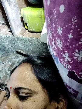 Pooja750 Show in webcam