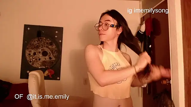 emily_pearl_ Adlı Modelin Canlı XXX Sohbeti