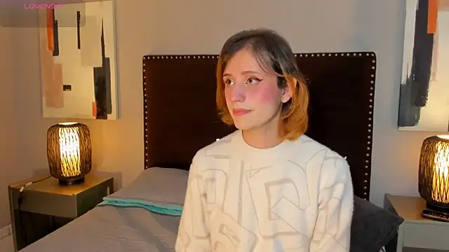 seraphine_star Adlı Modelin Canlı XXX Sohbeti