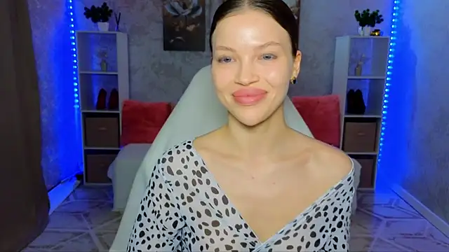 EmmyMills: онлайн-секс-чат