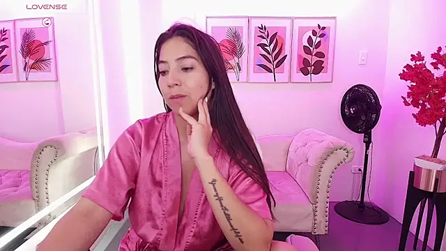 Chatroom XXX en direct de Ema_louis_