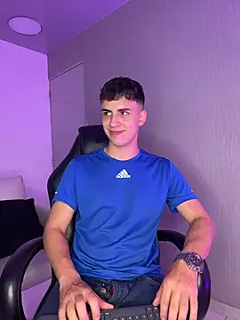 AdrianRinaldi's Live XXX Chat