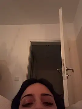 Prettylilgirll: онлайн-секс-чат