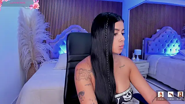 SelenaStonne Adlı Modelin Canlı XXX Sohbeti