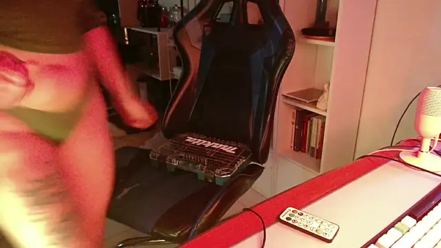 SmokyDee live XXX chat