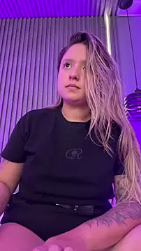 Czat XXX na żywo – MiaPetit_