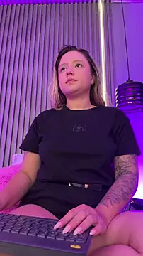 Chat XXX ao vivo de MiaPetit_