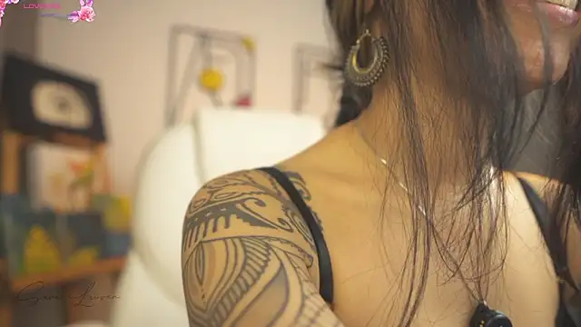 sara-lauren Chat XXX in diretta