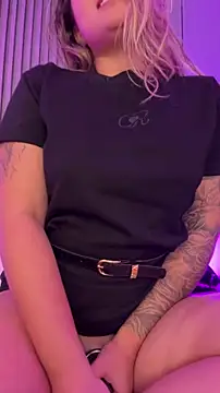 Chat XXX Live MiaPetit_