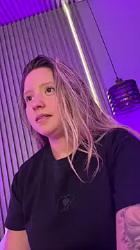 Chatroom XXX en direct de MiaPetit_