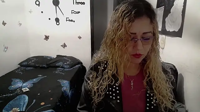 Escobar-Skarlet Adlı Modelin Canlı XXX Sohbeti