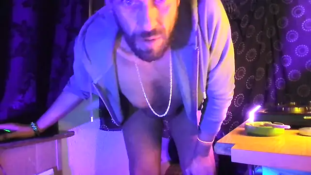 Guyst049 Chat XXX live