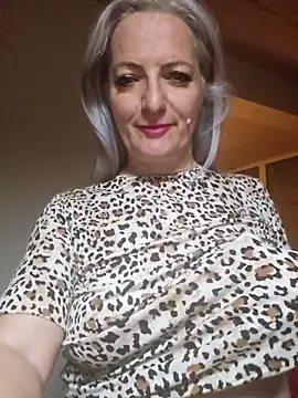 LadyTouch live XXX chat