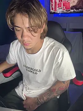 AngelLatinBoy's Live XXX Chat