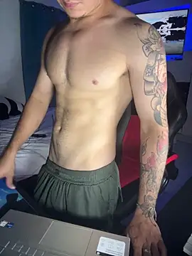 AngelLatinBoy 即時 XXX 聊天