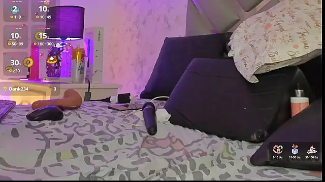 Chatroom XXX en direct de EmilyyRosee_