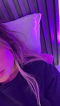 Chat +18 de MiaPetit_ ao vivo