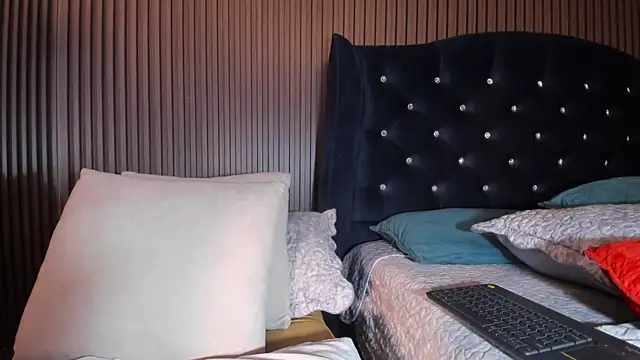 JuliaDawson_ Adlı Modelin Canlı XXX Sohbeti