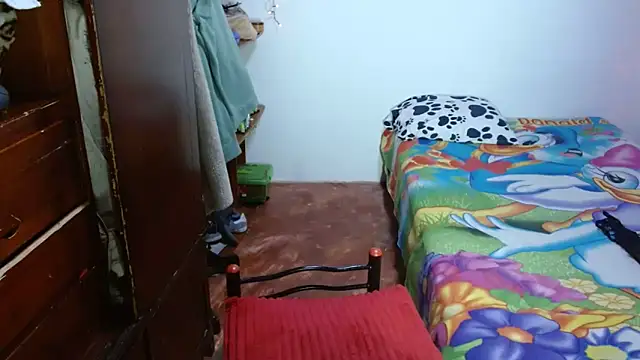 clarisse69 Adlı Modelin Canlı XXX Sohbeti