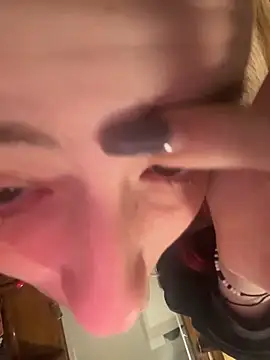 دردشة SeccySerena الجنسية المباشرة