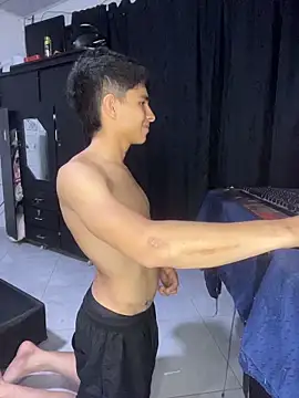 nic_2005's Live XXX Chat