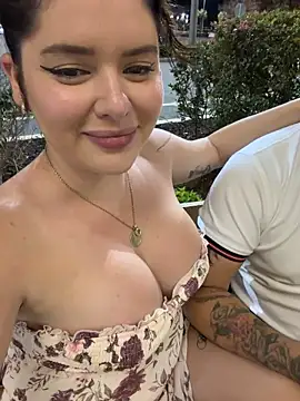 Czat XXX na żywo – mangolini_parrocini