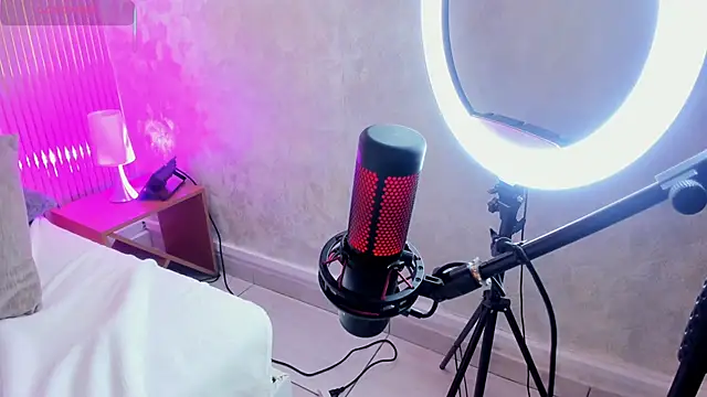 cayla_jonnes' Live XXX Chat