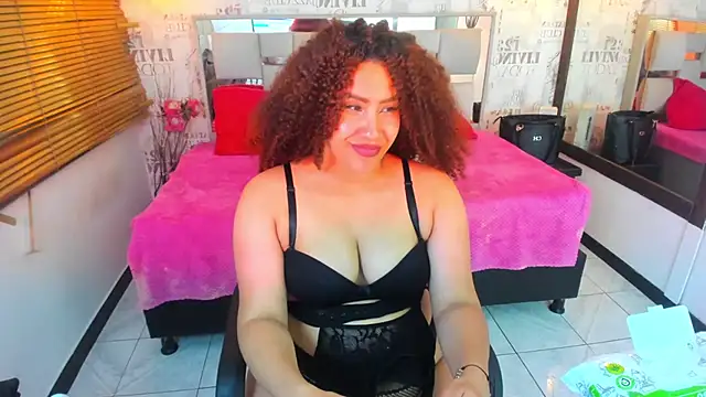 ROZZE_MILA's Webcam Show