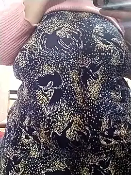 Mama_Queeen Show in webcam