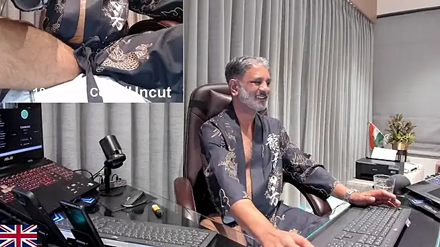 แชท XXX สดของ OnlineBossUK