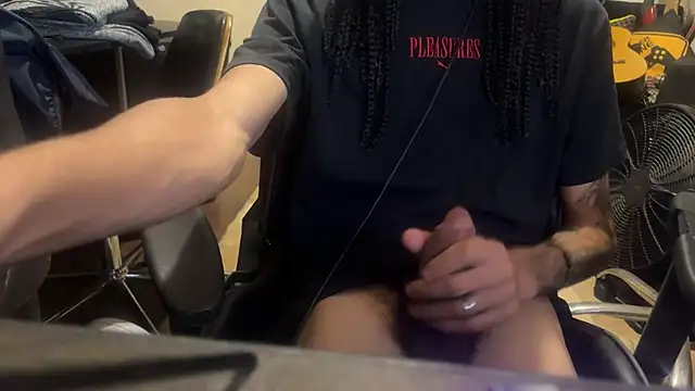 FavelaDaddyCum's Live XXX Chat