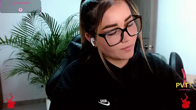 Lucia_star__ Chat XXX in diretta