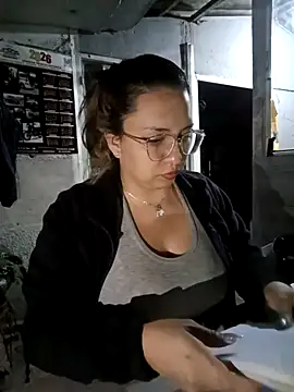 ISABELLA-24_ Chat XXX in diretta