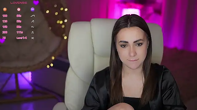 OliviaMoore_: онлайн-секс-чат