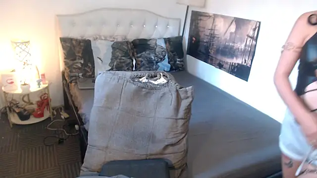 NinaDOM4CUM 即時 XXX 聊天