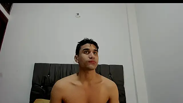 Hot_Boys_69 即時 XXX 聊天