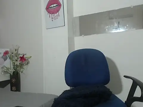 Ailanys_Miller 即 時 XXX 聊天