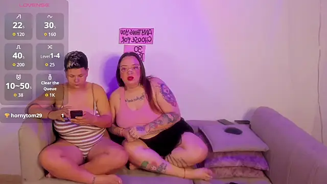 Chat +18 de MiaYMolly ao vivo