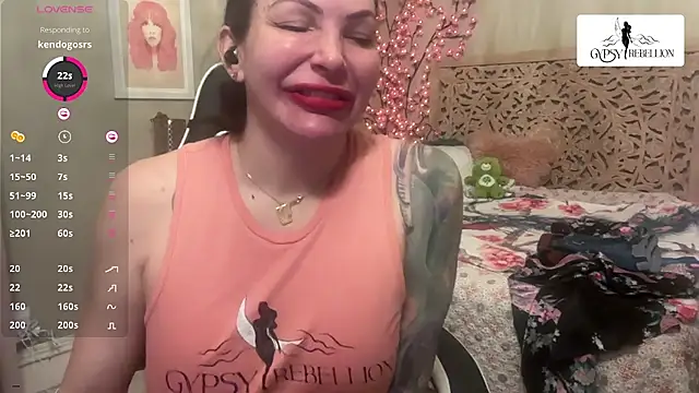 Gypsy_Rebellion's Live XXX Chat
