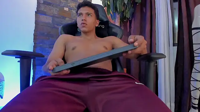 jhoystrong_ Adlı Modelin Web Kamerası Şovu