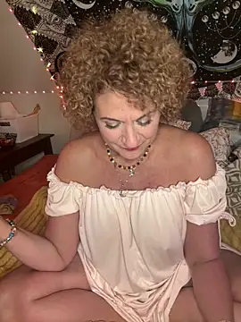 دردشة SuzyCatzz الجنسية المباشرة