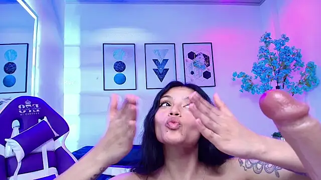 Czat XXX na żywo – Maddie_T18