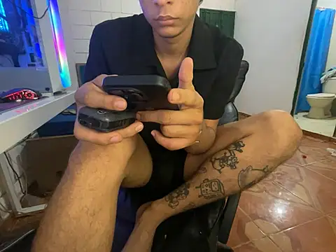 Max_TheHorseDick 即時 XXX 聊天