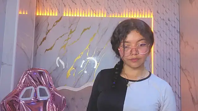 Czat XXX na żywo – victoria_castillo_b