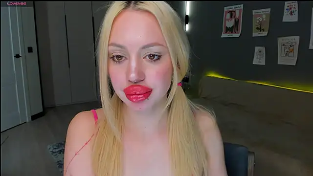 Luna_Beverly: онлайн-секс-чат