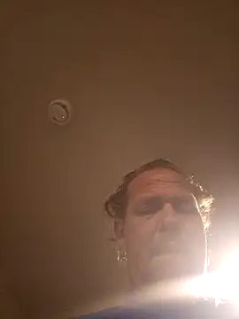 yourMasterisBored: διαδικτυακό σόου στην κάμερα