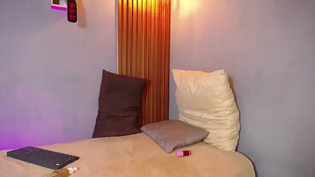 LUNITA125 Adlı Modelin Canlı XXX Sohbeti