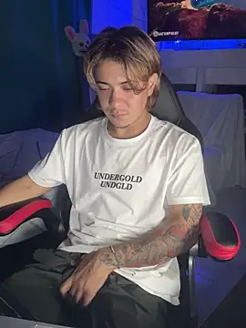 Živý XXX chat AngelLatinBoy