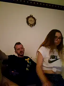 raducori: διαδικτυακό σόου στην κά μερα